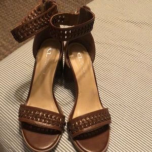Cal By laundry size 8 1:2 wedge heels
